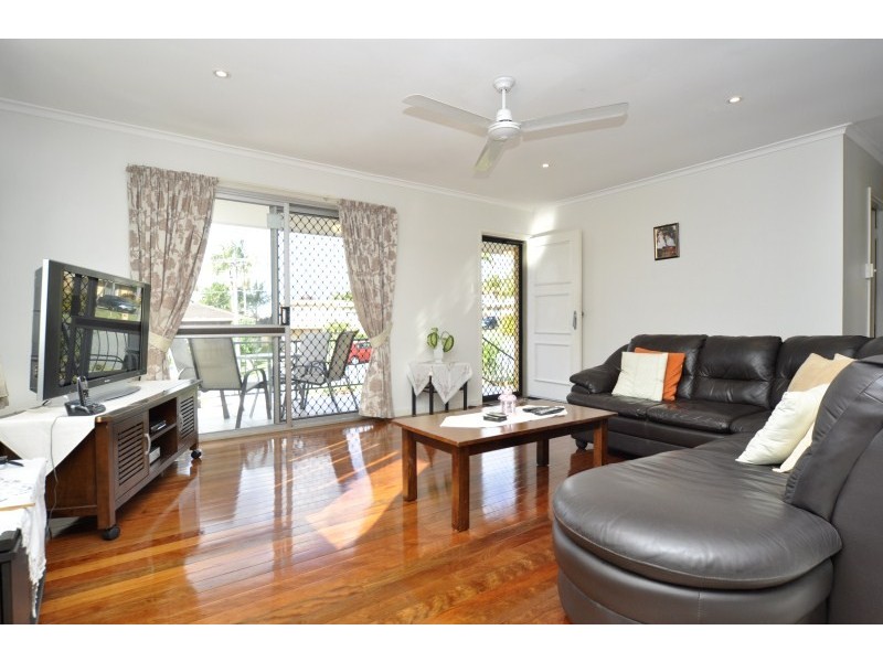 17 The Glade, Labrador QLD 4215