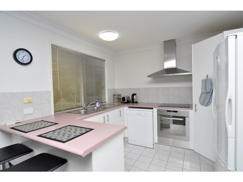 2/5 Hill Court, Labrador QLD 4215