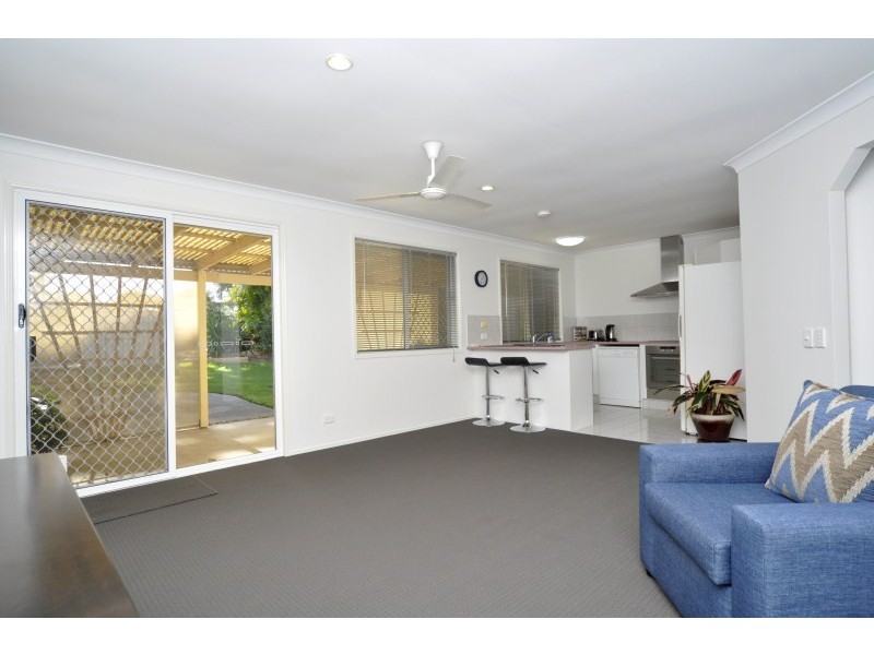 2/5 Hill Court, Labrador QLD 4215