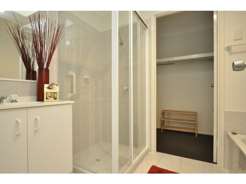 2/5 Hill Court, Labrador QLD 4215