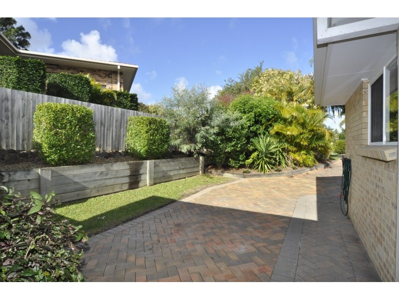 2/5 Hill Court, Labrador QLD 4215