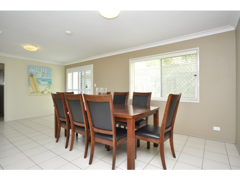 16 Spikes Court, Arundel QLD 4214