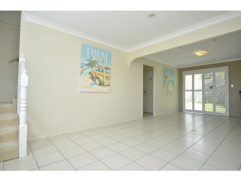 16 Spikes Court, Arundel QLD 4214