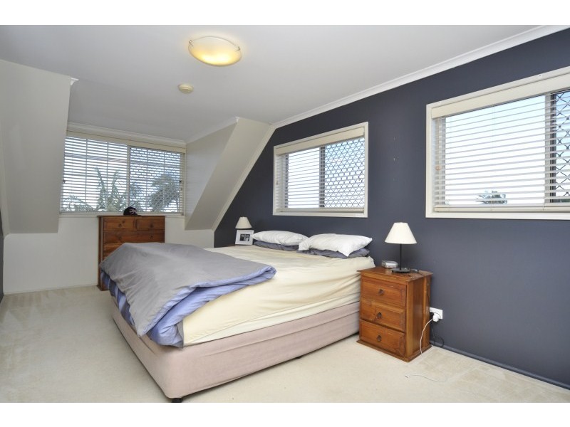 16 Spikes Court, Arundel QLD 4214