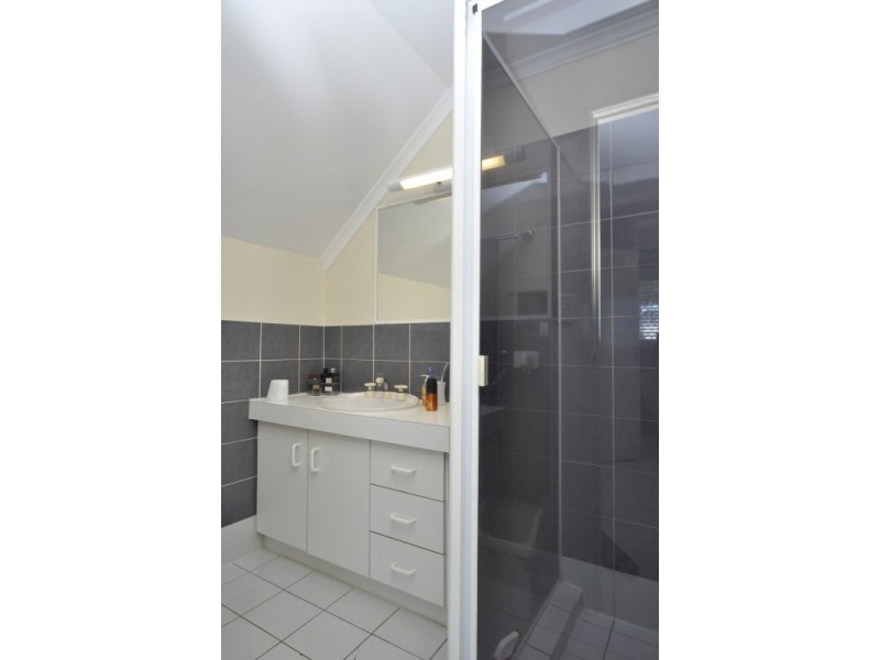 16 Spikes Court, Arundel QLD 4214