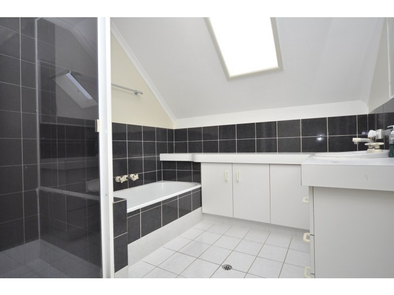 16 Spikes Court, Arundel QLD 4214