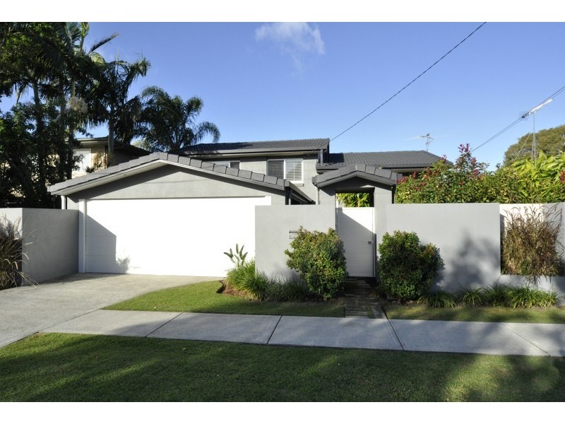 27 Ashgrove Avenue, Runaway Bay QLD 4216