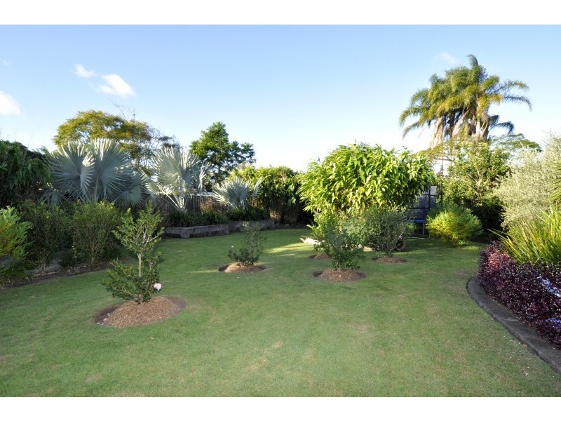 27 Ashgrove Avenue, Runaway Bay QLD 4216
