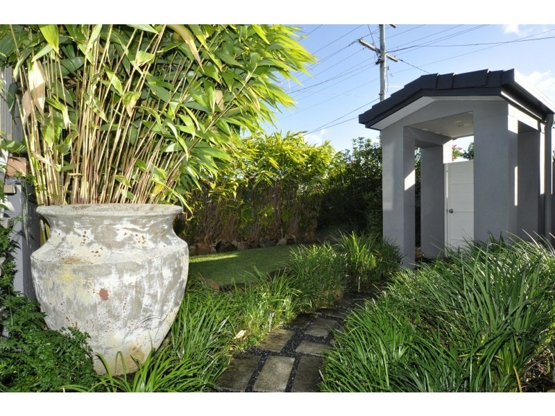 27 Ashgrove Avenue, Runaway Bay QLD 4216