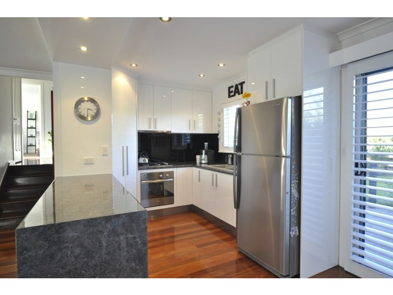 27 Ashgrove Avenue, Runaway Bay QLD 4216