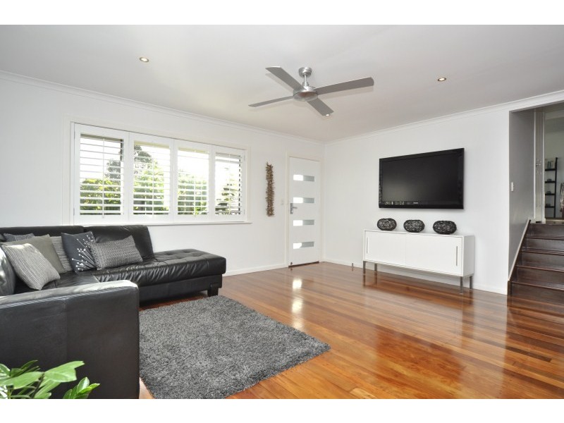 27 Ashgrove Avenue, Runaway Bay QLD 4216