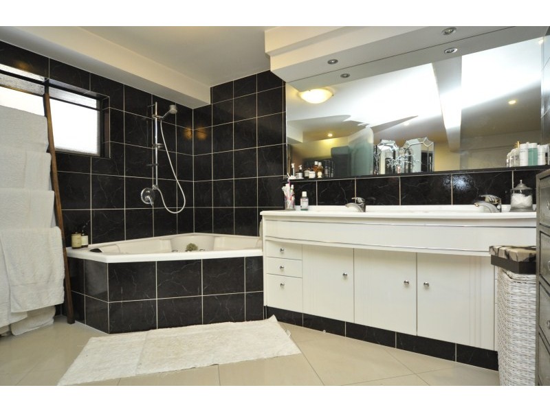 116 Wilson Street, Labrador QLD 4215
