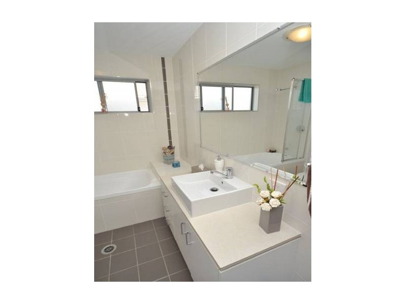 13/8 Proud Street, Labrador QLD 4215