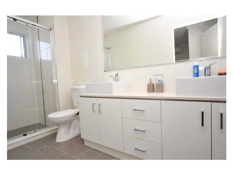 13/8 Proud Street, Labrador QLD 4215