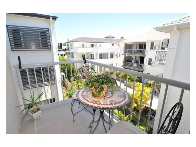 13/8 Proud Street, Labrador QLD 4215