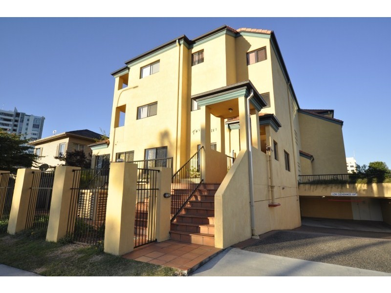 1/143 Frank Street, Labrador QLD 4215