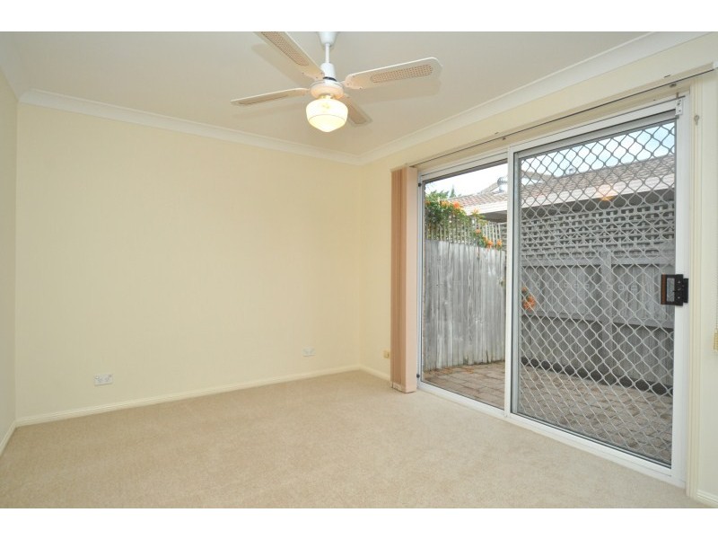 1/7 Liam Court, Labrador QLD 4215