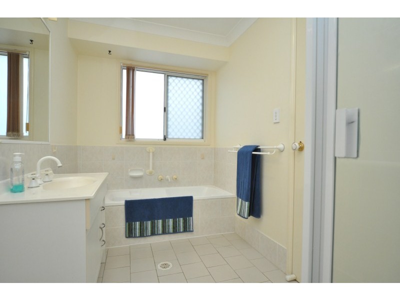 1/7 Liam Court, Labrador QLD 4215