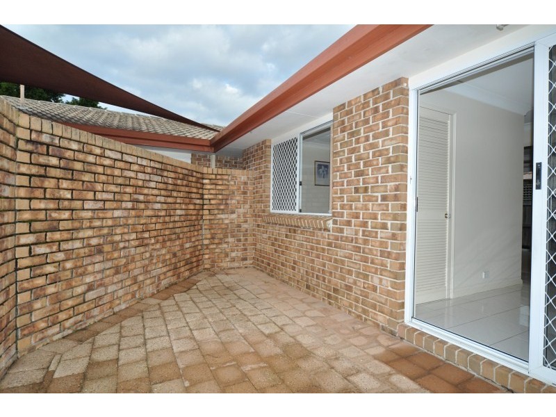 1/7 Liam Court, Labrador QLD 4215