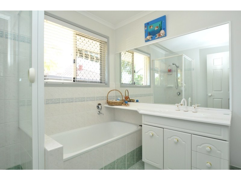 5 Christina Ryan Way, Arundel QLD 4214