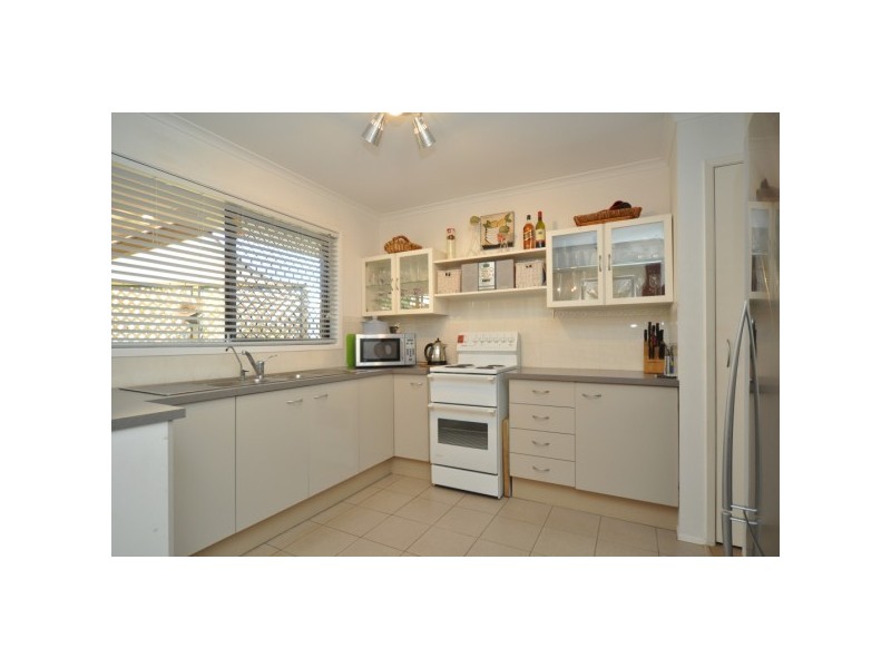 2/116 Little Usher Avenue, Labrador QLD 4215