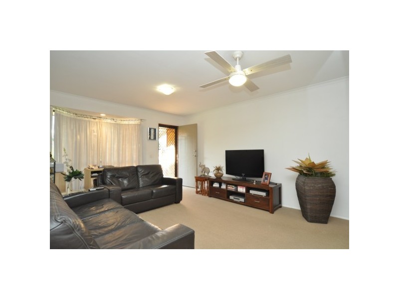 2/116 Little Usher Avenue, Labrador QLD 4215