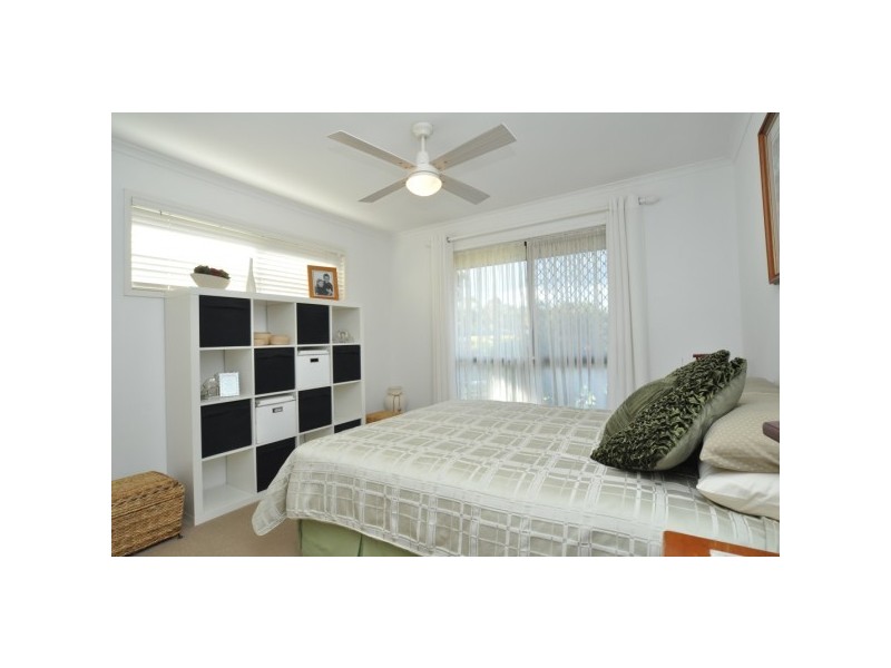 2/116 Little Usher Avenue, Labrador QLD 4215