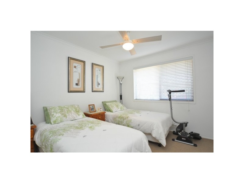 2/116 Little Usher Avenue, Labrador QLD 4215