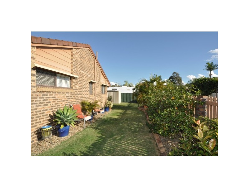 2/116 Little Usher Avenue, Labrador QLD 4215