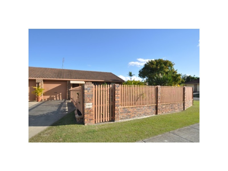 2/116 Little Usher Avenue, Labrador QLD 4215