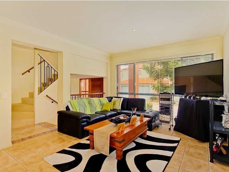 107/20 Fairway Drive, Clear Island Waters QLD 4226