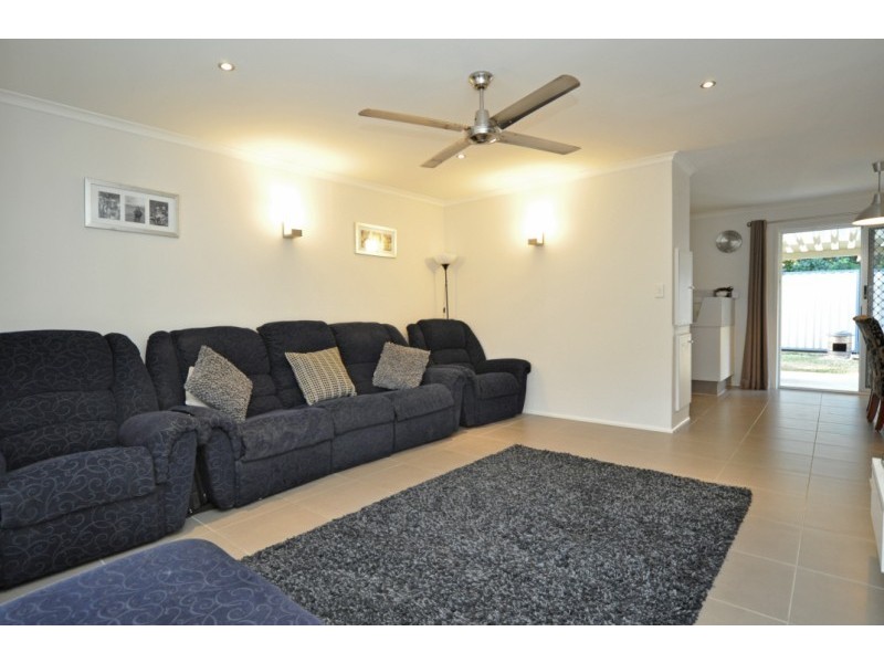 2/5 Heffernan Crescent, Southport QLD 4215