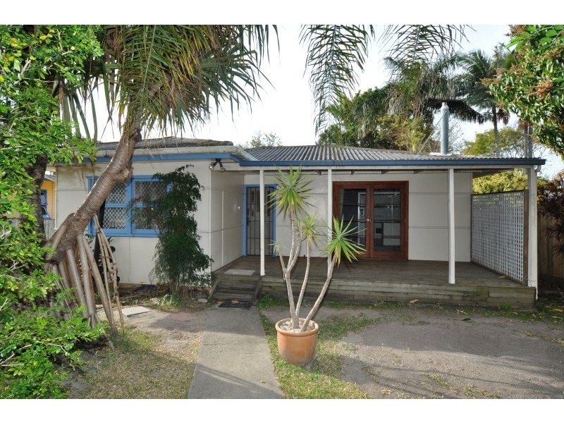 3 First Avenue, Labrador QLD 4215