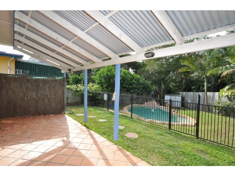 3 First Avenue, Labrador QLD 4215
