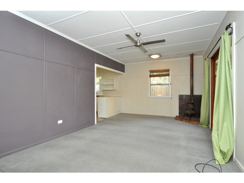 3 First Avenue, Labrador QLD 4215