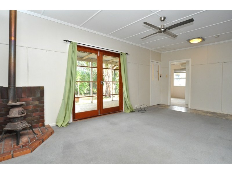 3 First Avenue, Labrador QLD 4215