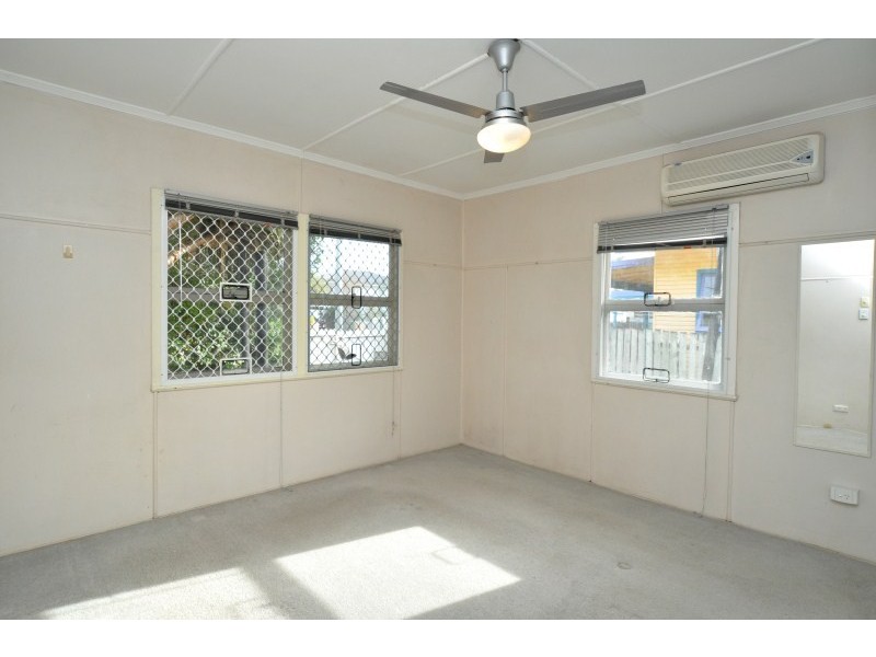 3 First Avenue, Labrador QLD 4215