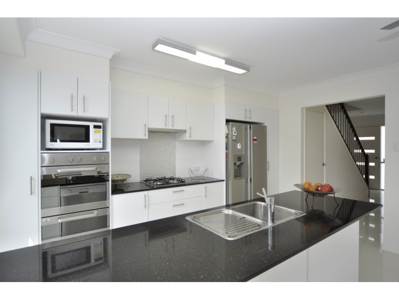 1 & 2/16A Broad Street, Labrador QLD 4215