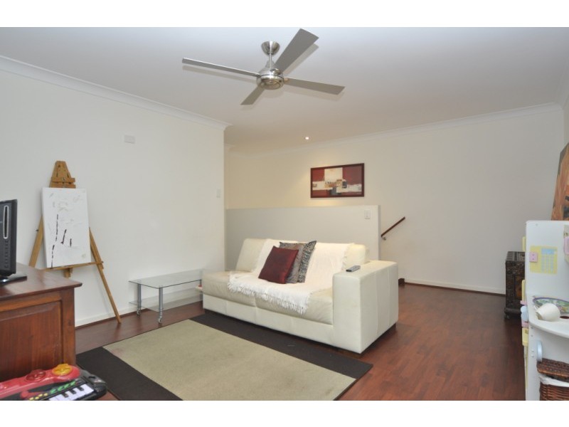 1 & 2/16A Broad Street, Labrador QLD 4215