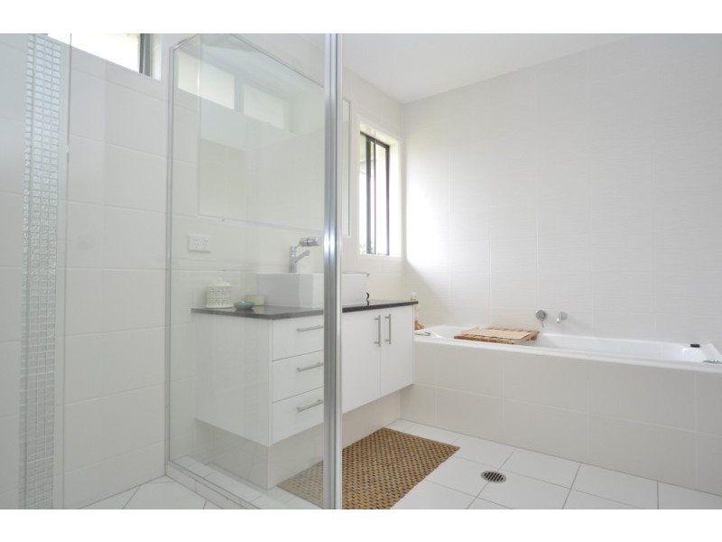 1 & 2/16A Broad Street, Labrador QLD 4215