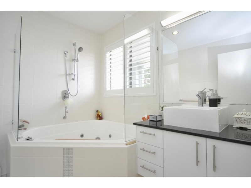 1 & 2/16A Broad Street, Labrador QLD 4215