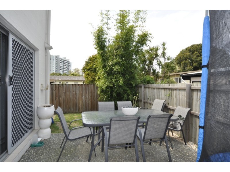 1 & 2/16A Broad Street, Labrador QLD 4215