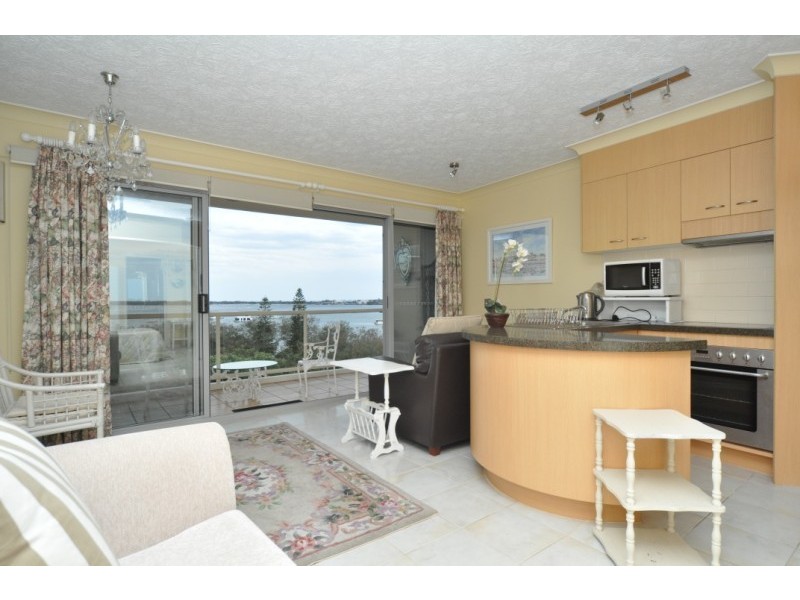 72/106 Marine Parade, Southport QLD 4215