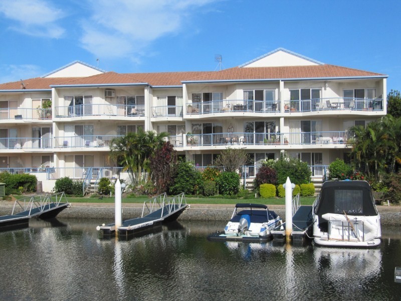 1/9 Madang Crescent, Runaway Bay QLD 4216