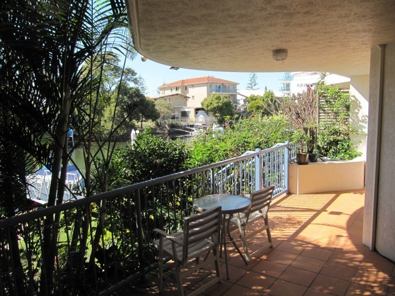 1/9 Madang Crescent, Runaway Bay QLD 4216