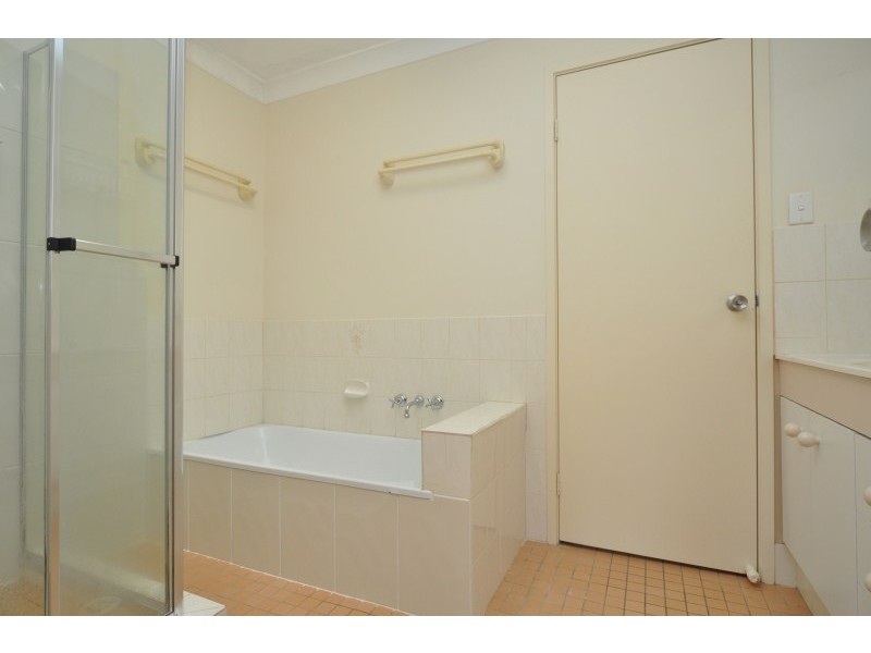 1/5 Jessica Court, Arundel QLD 4214