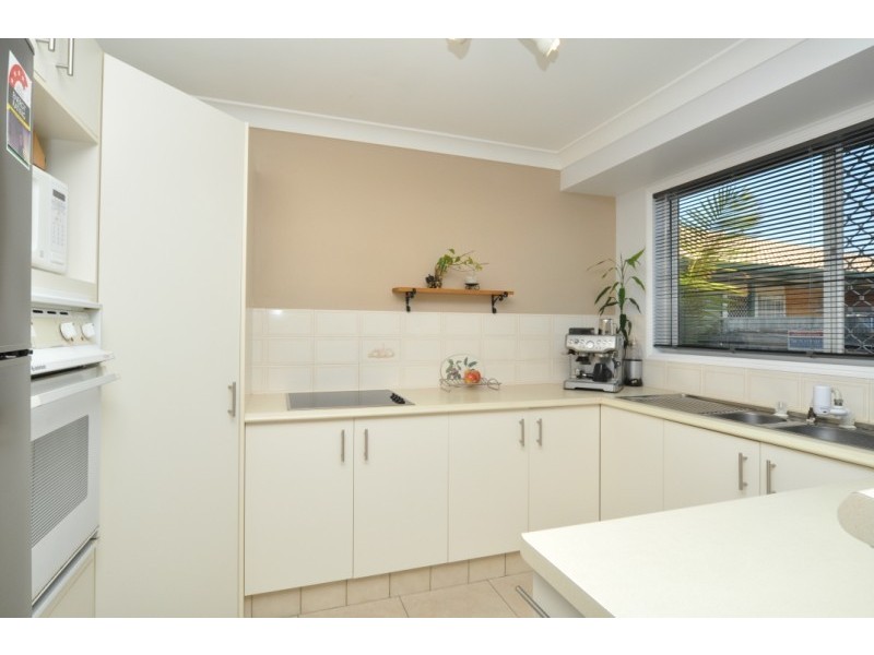 1/36 Kenny Drive, Labrador QLD 4215