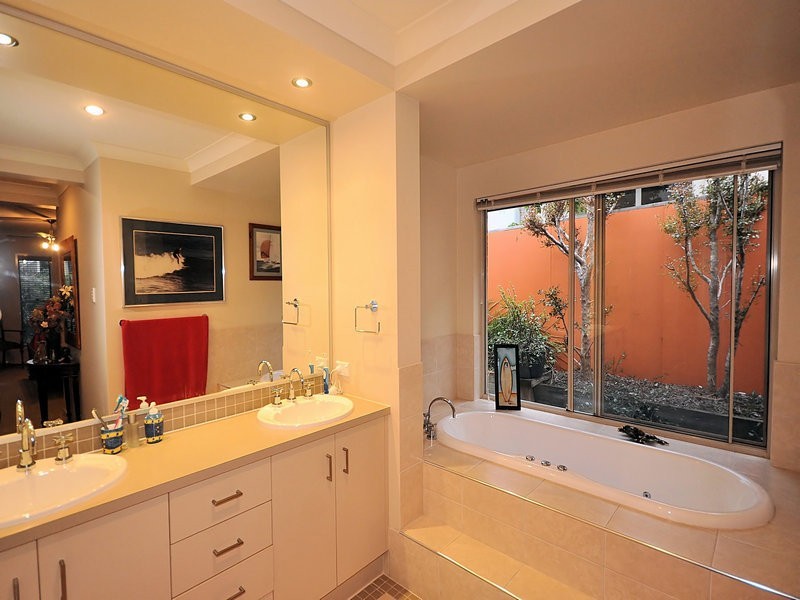 4 Zeus Circuit, Coomera Waters QLD 4209