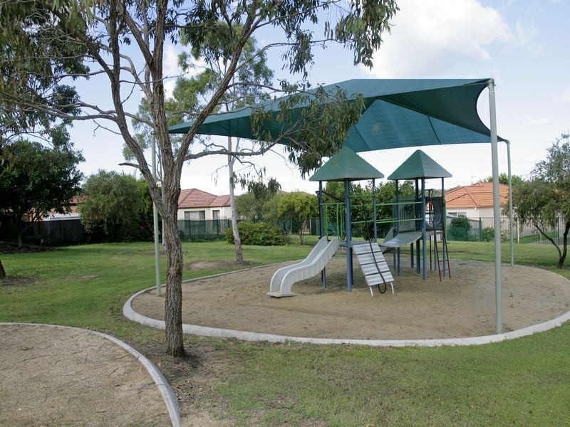 4 Howland Circuit, Pacific Pines QLD 4211