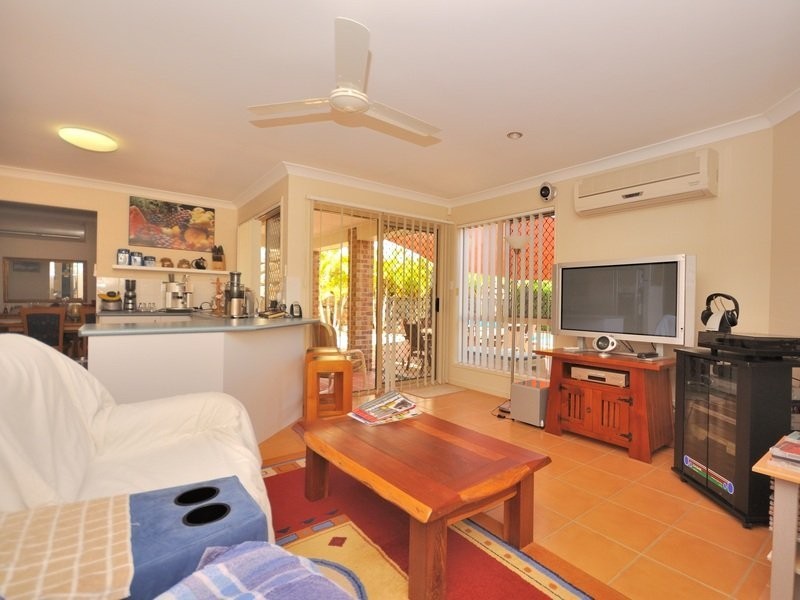 9 Buffalo Crescent, Pacific Pines QLD 4211